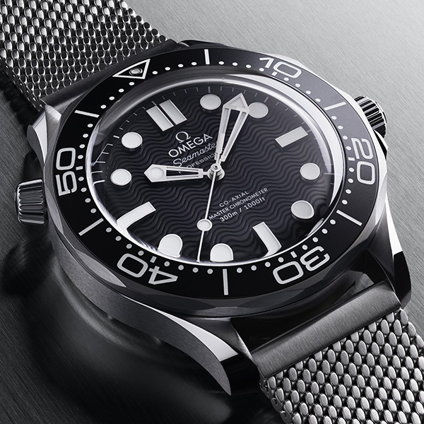 OMEGA_Diver300_Carrousel_Black Mesh_1-2